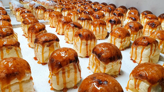 การผสมผสานของคาราเมลกรอบและซอฟต์ครีม ขนมปังก้อนครีมนม - อาหารข้างทางเกาหลี