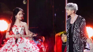 Không ngờ video này đã đạt gần 500.000 lượt xem trên Weibo [蔡徐坤xAngelababy] Tôi không thấy ai ngoài 