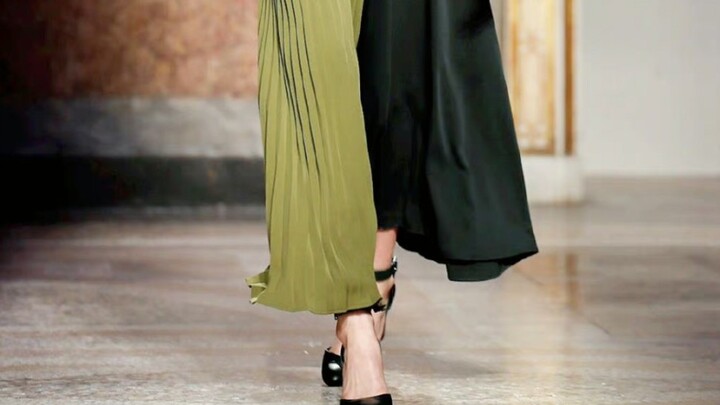 Bagian depannya bikin kagum, kayak punya sindrom kagum sama kombinasi warna itu!