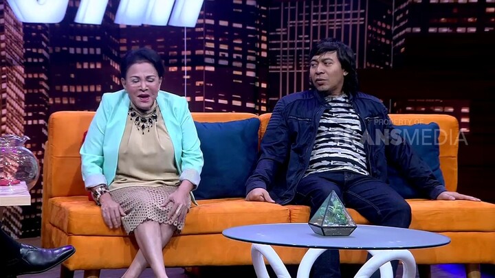 HITAM PUTIH - KOMENG DAN MPOK ATIK BIKIN RAME STUDIO (6/4/17) 4-3