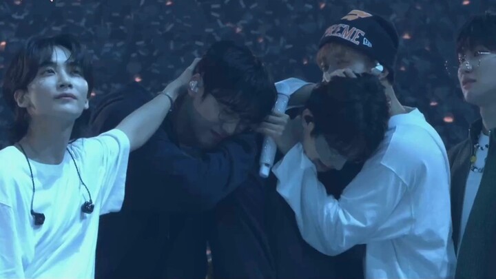 Don't use your family's knife to kill someone... Seventeen people hugged each other and cried bitter