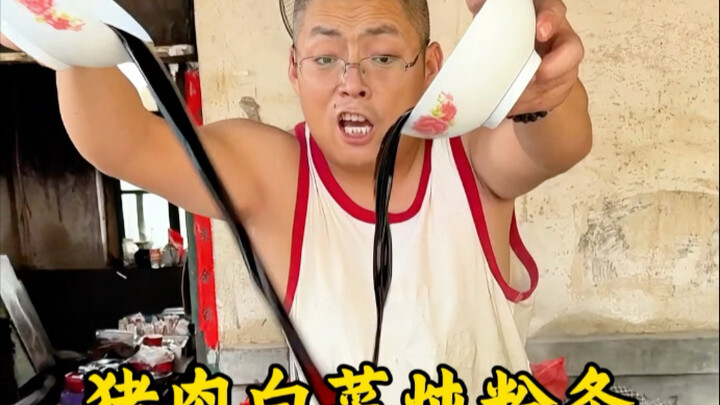 Canh thịt lợn với cải thảo và miến