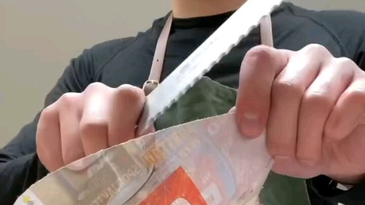 A knife that can be broken with a snap of fingers
