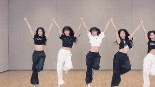 LE SSERAFIM-UNFORGIVEN mirror practice room for dancing