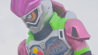 Reaksi Kamen Rider Senpai saat ia bertransformasi ke wujud terakhirnya di depan juniornya