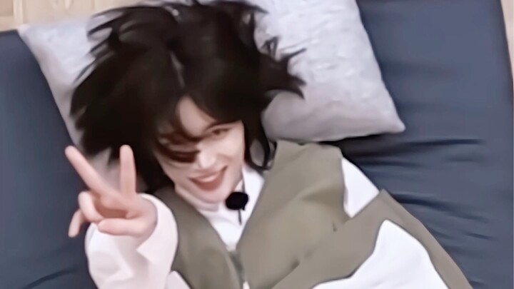 Ối ối, Ji Gui bé con lơ đãng quá đi!