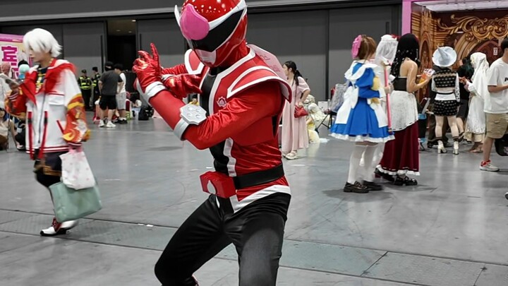 Nhảy điệu Donpiao tại hội chợ anime!