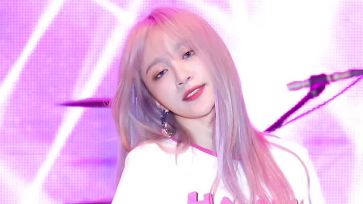 This HOT PINK stage performance should be included in the K-pop white paper!
