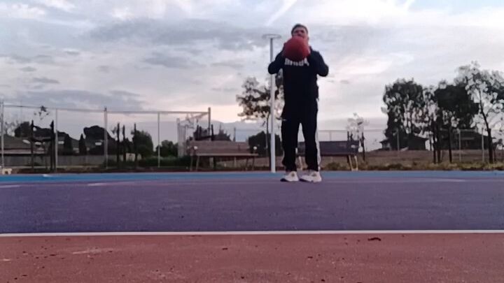 playing 🏀