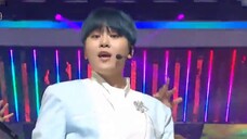 The popular boy band actually danced with the three-member newcomer group "Fu Shuo Shun" throughout