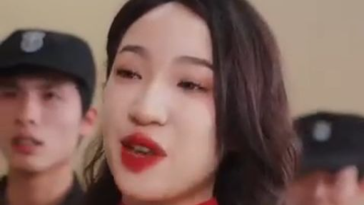 003. CEO หนุ่มหล่อรวยและชาดีส เธอได้รับพรจากเทพพเจ้าโชคลาภ