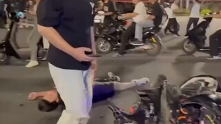 “鬼火少年这下老实了把，人肉分裂”