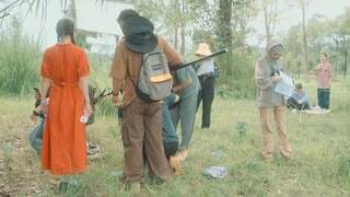Sekadar bergabung dengan kru drama pelajar secara acak dapat dengan mudah menyebabkan ledakan...