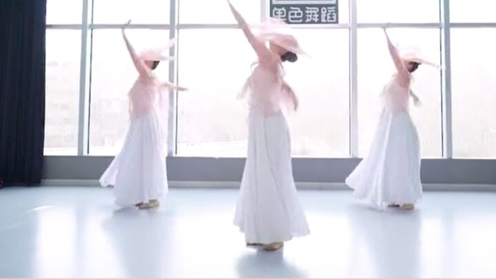 Bagi mereka yang ingin mempelajari tarian Tiongkok "Flowering All the Way", versi studio lengkapnya 