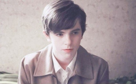 【Freddie Highmore/Freddie Highmore】เพราะคนเป็นเหมือนสายรุ้ง พวกเขาจะรู้เมื่อเจอพวกเขา