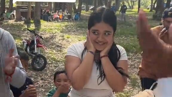 A perfectly normal birthday party ended up like this—poor little girl is so frustrated...