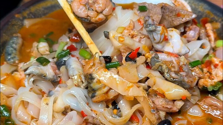 南宁深夜的老友粉，锅气十足好好吃啊～