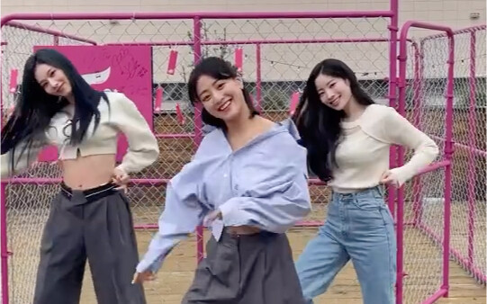 تحدي الرقص! TWICE «SET ME FREE»