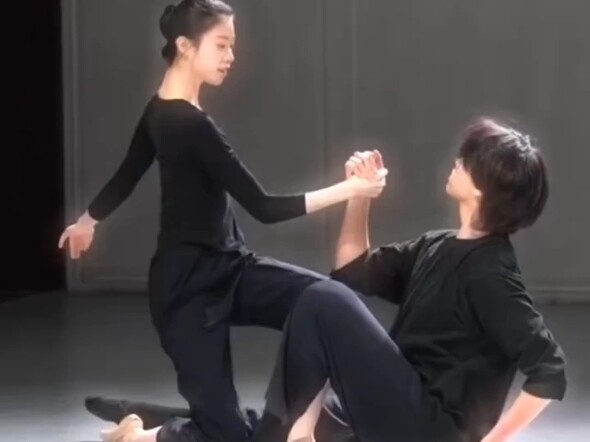 “Orang yang dirindukan si gadis kini hanya tinggal kenangan.” #TariKlasik[topic] #Tari[topic] #Liang