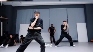 Lớp nâng cao khiêu vũ: Hôm qua mới chia nhóm, hôm nay đã có ngay lịch tập luyện thường ngày