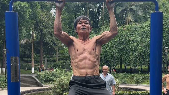 Thử thách hít xà chậm nhất toàn mạng
