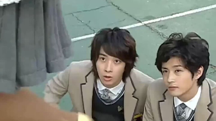 Momen memalukan guru cantik di depan umum: Yunho memang suka menggoda Min-jung—apakah ini tanda suka