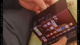 My grandpa’s Huawei tri-fold phone made me see senior fashion life in a whole new light! The moment 