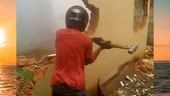 tahu kan pentingnya helm saat nguli🤣🗿