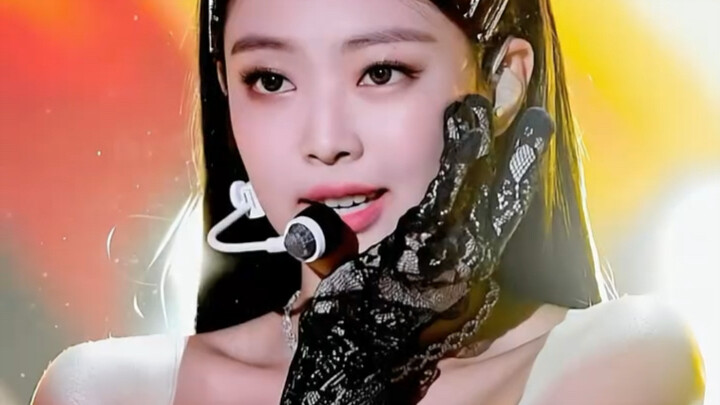 Jennie, the trendsetter of K-pop fashion, leads her own style trends.