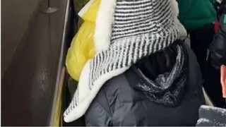 Pengaturan ini cukup eksplosif di seluruh dunia kencan.