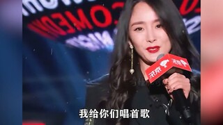 مشهد شهير لمياو يانغ في الرد بذكاء على النكات: كل جملة تظهر سرعة رد فعلها، حتى جين شينغ تستسلم لها.