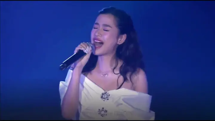TU singing "one last cry"shooting star concert 07.23.2022