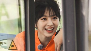 “她不会以为自己很可爱吧”