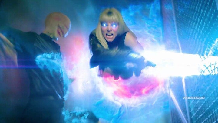 New Mutants: The lightsaber looks quite handsome with the young lady, so cool!