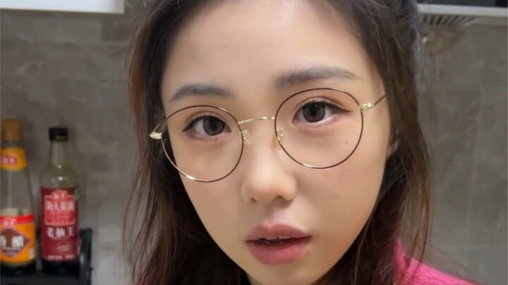 Xiaosu pasti sangat mencintaiku; apa pun yang kukatakan, dia selalu mempercayainya.