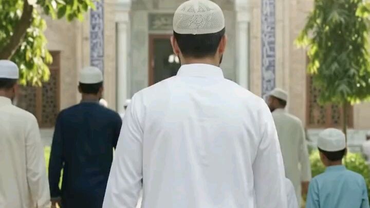 রারাসূলুল্লাহ বলেছেন যারা জুমুআর নামাযের আযান শুনতে পাবে তাদের উপর জুমুআর নামায আদায় করা ওয়াজিব