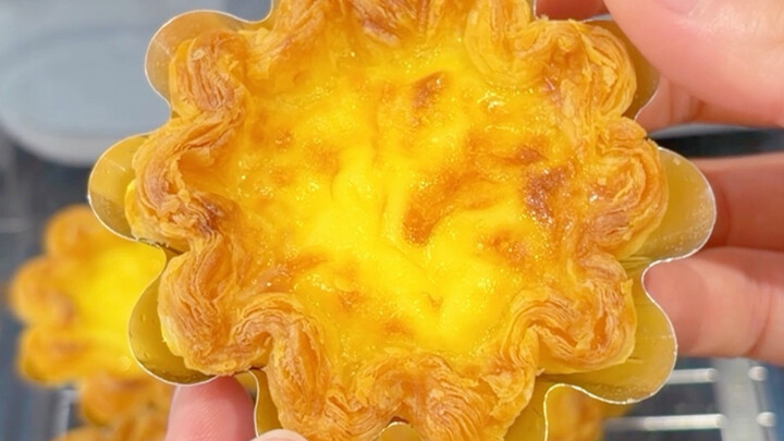 You must place the egg tart crust upside down—turns out I’ve been doing it wrong all along!