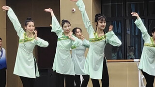 北京舞蹈学院汉唐经典剧目，经典真的是经典。音乐一起 DNA都动了...