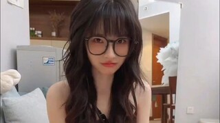 下次再把剩下的泳装全看完
