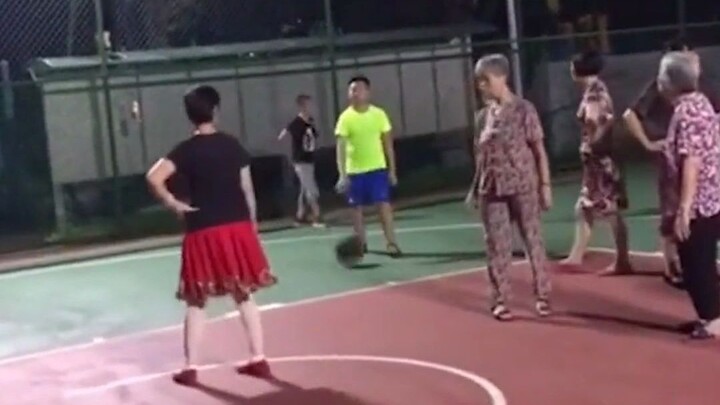 Sun Nai: As soon as the ball comes, I’ll just lie down.