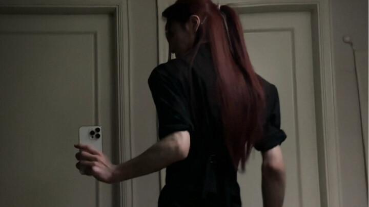 Anh rể mở cửa.