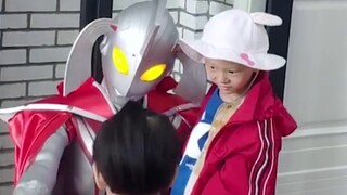 Từ chối những meme xấu về Ultraman Greenhead Fish!