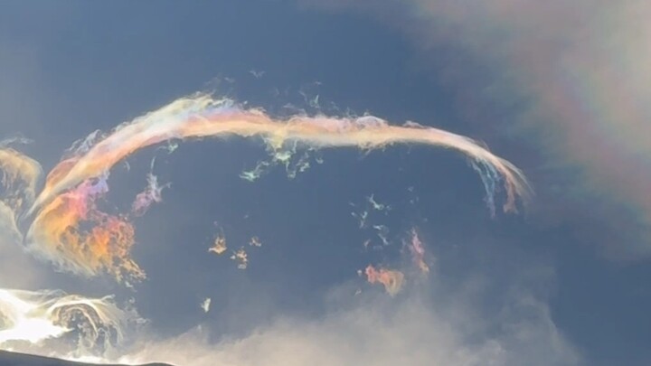 Siapa bilang awan berwarna hanyalah legenda?