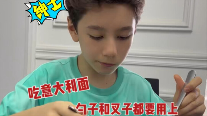 Ông bố Pháp dạy con lễ nghi, cậu con trai lai cứu được ai thì cứ cứu!