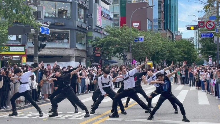 ATEEZ أخوان صغيران يغطيان أغنية god's menu لفرقة stray kids النسخة الكاملة