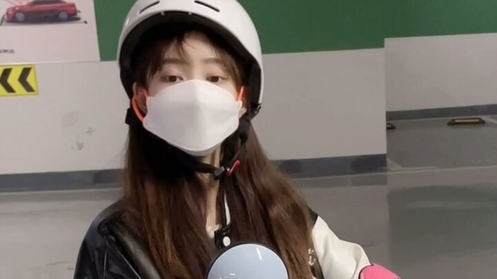 عندما تعبس حبيبتي، كم هي منافقة بين قولها وفعلها!