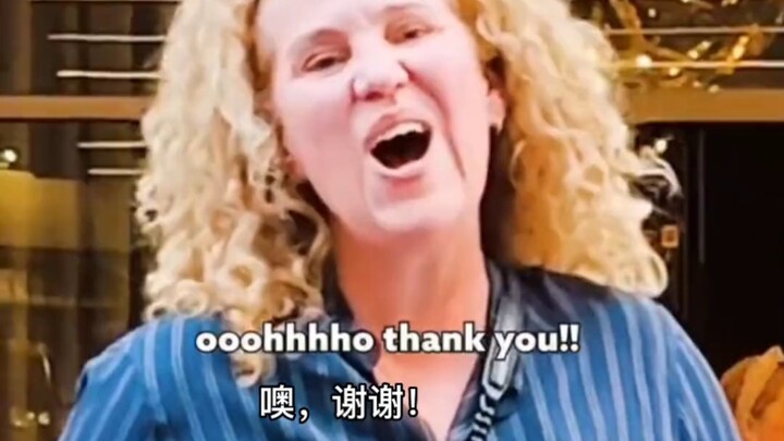 “Heading home with a pocketful of joy” 🐾◡🐾   Passersby can’t stop smiling after getting complimented