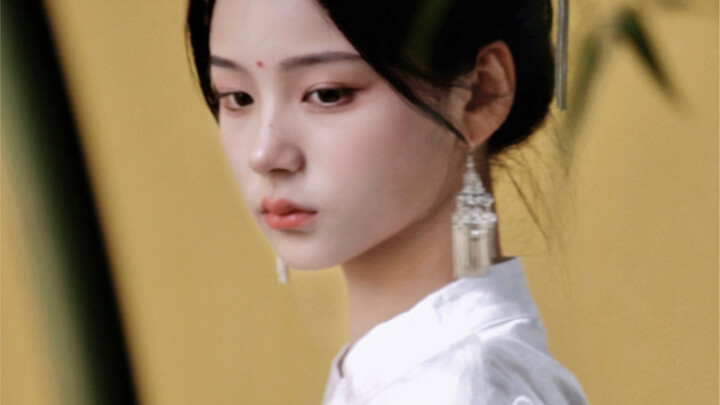 แอบวาดเลอะกระโปรงคุณแม่ ถ่ายเซตภาพสไตล์จีนย้อนยุคแบบใหม่