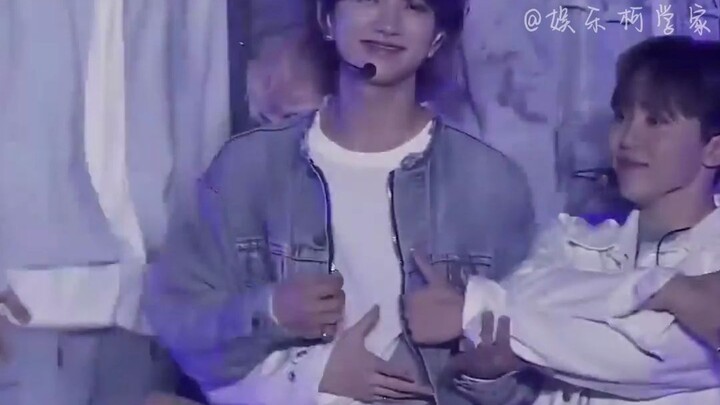 Hong Jisoo: Hurry up, I’m rushing to my next shoot #HongJisoo#Seventeen#Positioning