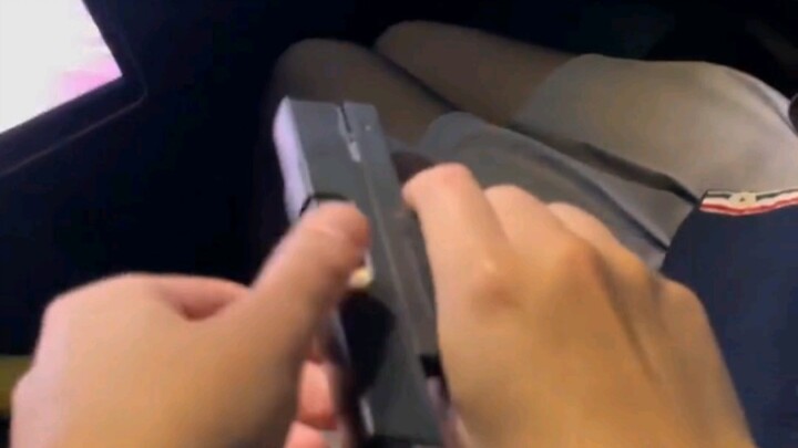 Đàn ông chỉ cần hôn thôi, tay còn chuẩn hơn cả GPS!